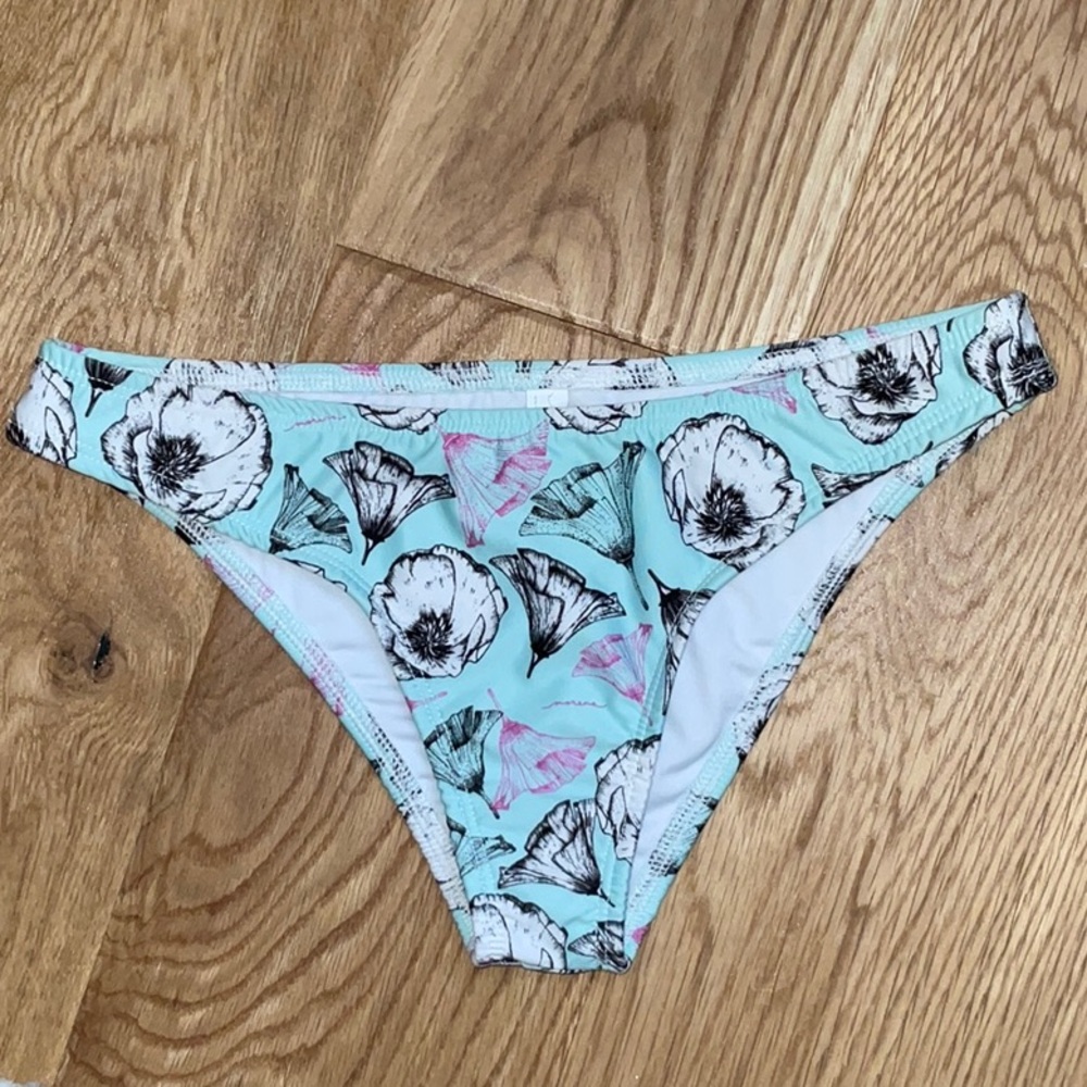 Morena cheekini bikini bottoms. Mid coverage. Handmade in Costa Rica. S